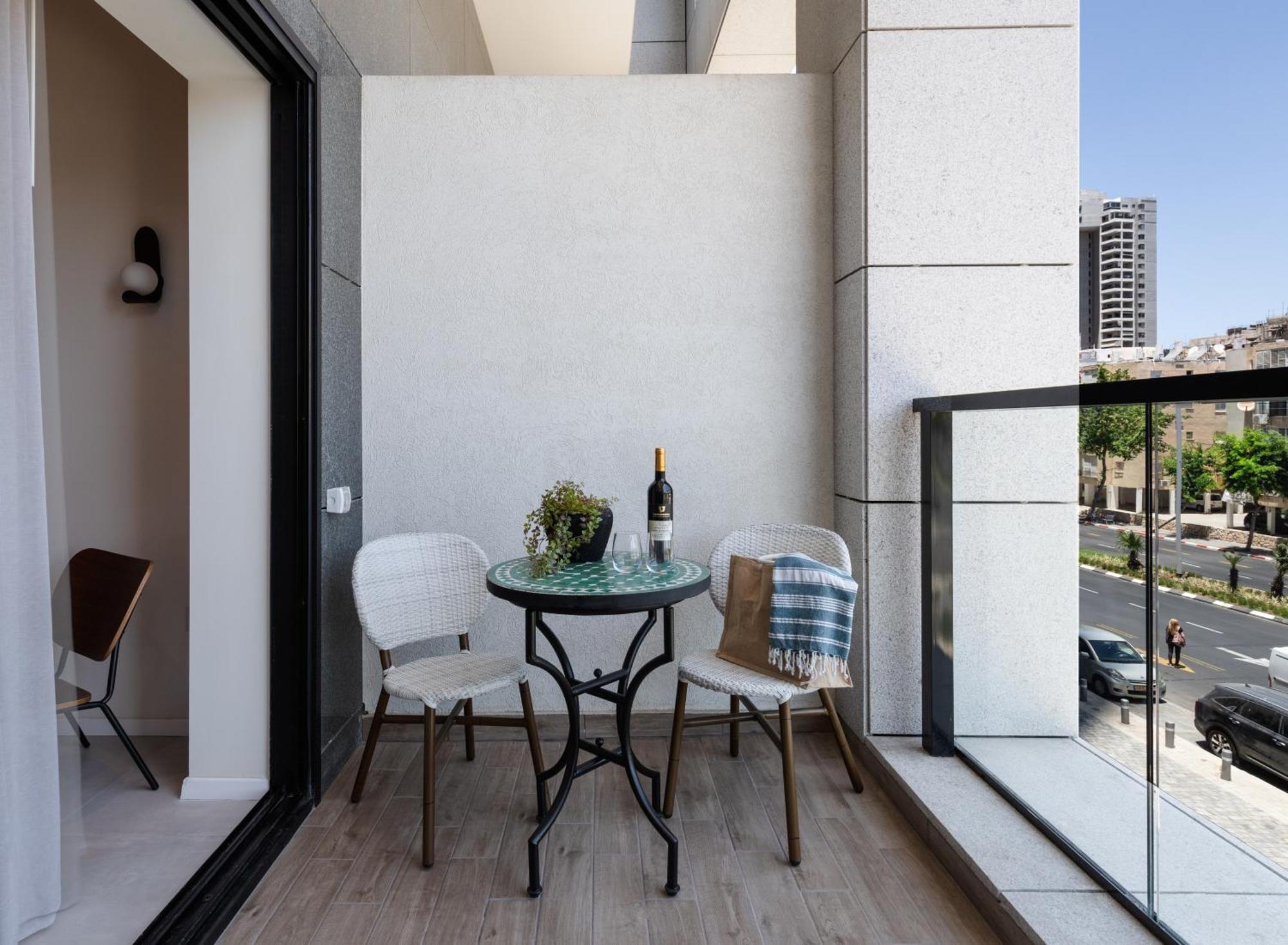 Tayo Studios & Apartments Бат Ям Екстериор снимка